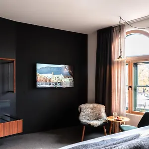 http://moss-hotel.top-hotels-hobart.com